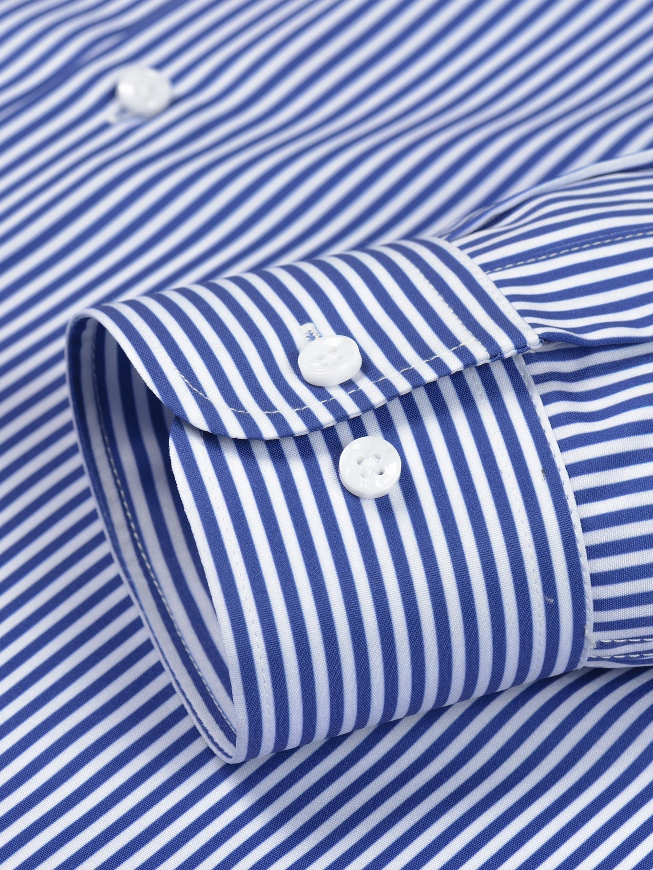 CHEMISE À MANCHES LONGUES À RAYURES AVEC BOUTONS & PANTALONS SLIM FIT À JAMBES AFFINÉES