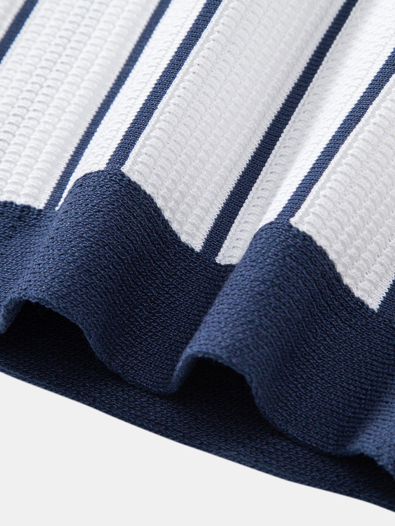 CHEMISE À RAYURES EN MAILLE AVEC BOUTONS & PANTALONS EN LIN DROITS