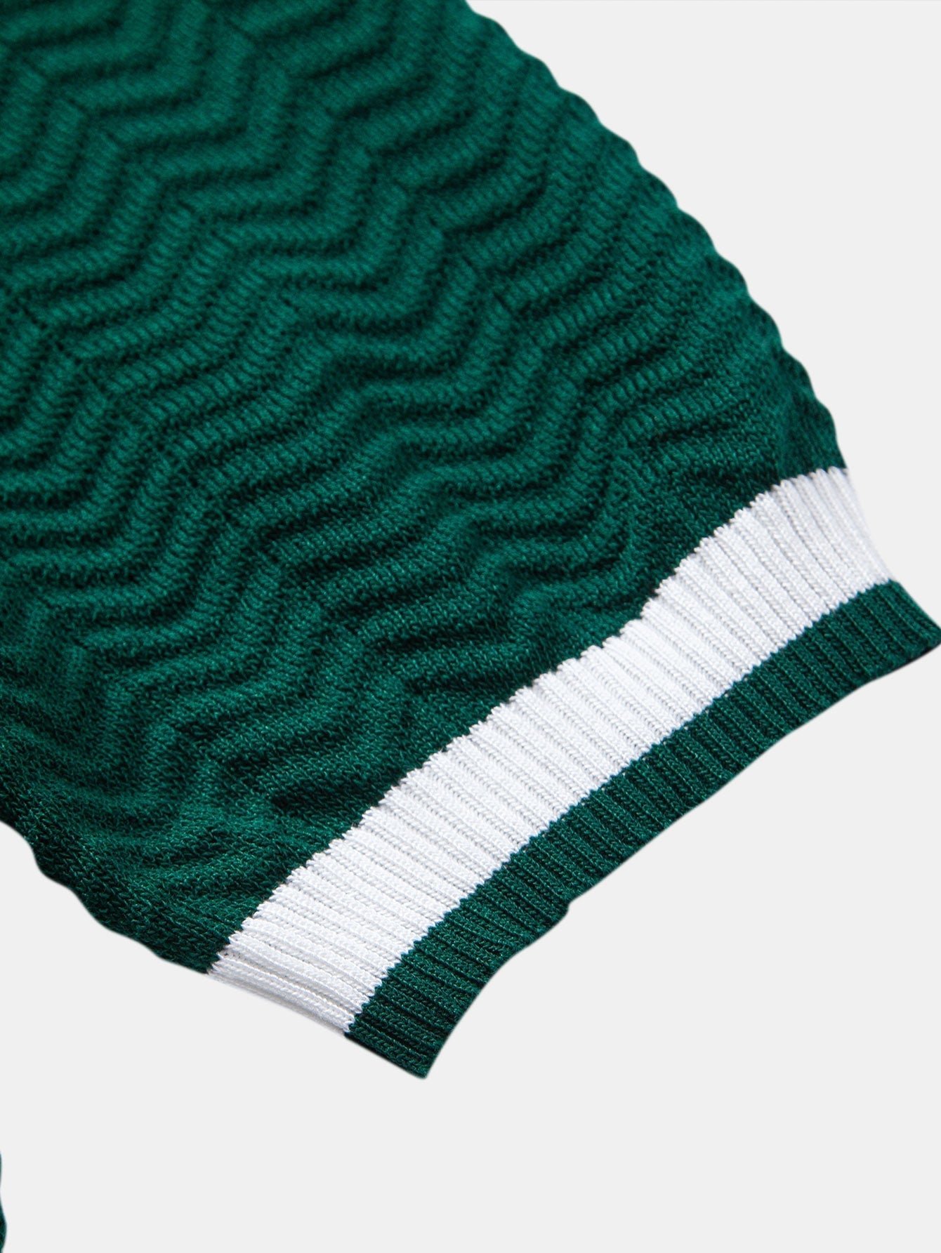 POLO À COL V EN MAILLE AVEC CONTRASTE DE TEXTURE