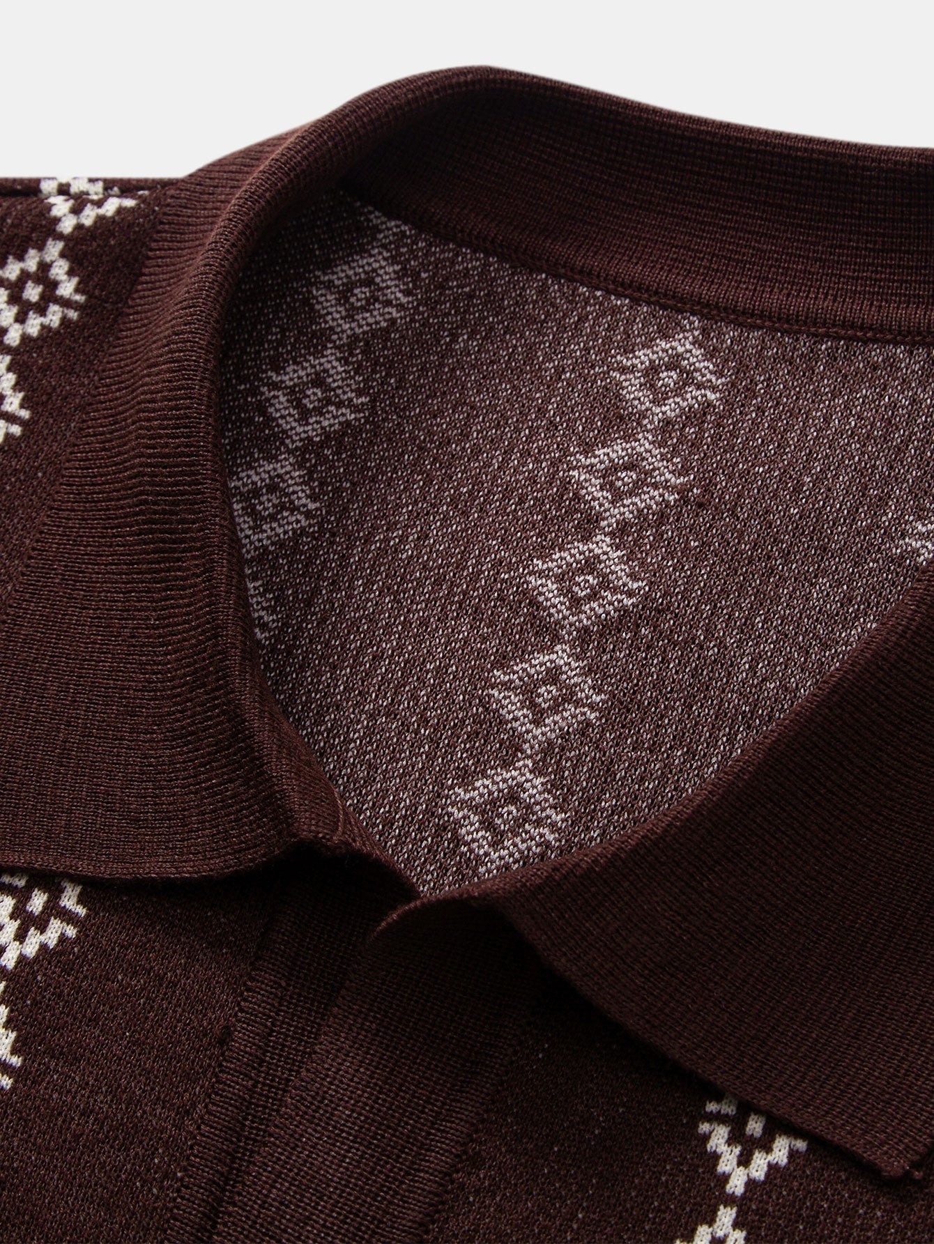 POLO COL V EN MAILLE GÉOMÉTRIQUE